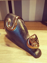 Lade das Bild in den Galerie-Viewer, Gold Head Cat Urn
